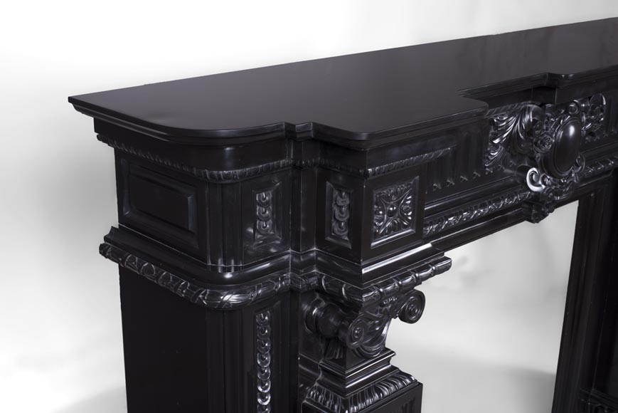 Редкий старинный камин в стиле Наполеона III, изготовленный из тонкого чёрного бельгийского мрамора, богато украшенный скульптурными орнаментами. Редкий старинный камин в стиле Наполеона III, изготовленный из тонкого чёрного бельгийского мрамора, богато украшенный скульптурными орнаментами.-6